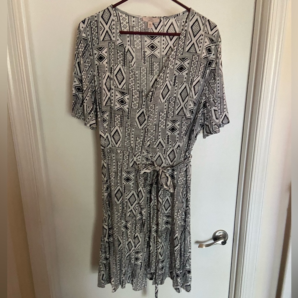 Como Vintage Monochrome Patterned Wrap Dress